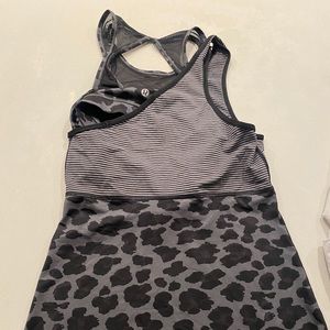 Lululemon work out top size 4